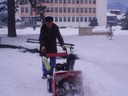 Нова снегопочистваща машина