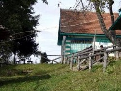 Младите туристи от общината търсят подкрепа от бизнеса за ремонт на хижа “Рудината” 