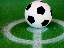 Футболист на Габон почина по време на мач