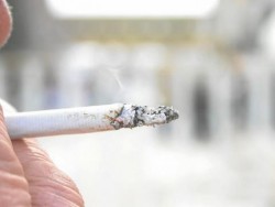 В Англия предлагат тютюнопушенето да става с лиценз