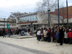 Ботевградчани сведоха глави пред паметника на Васил Левски