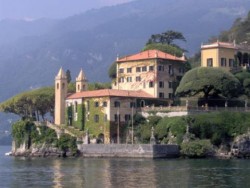 Versace продава вилата си на езерото Комо