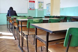 Стачкуват 72% от училищата в страната