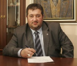 Областният управител Емил Иванов става на 43 години