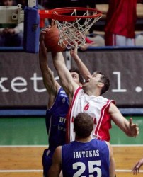 "Динамо" победи "Лукойл Академик" 89-75