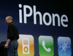 Apple влезе в Top 10 при телефоните