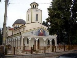 Вестник “Телеграф”: “Забраняват свещи в църква. Храм в Ботевград само за радостни обреди”