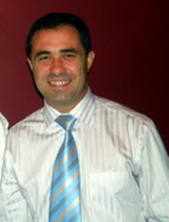 GSM-и и швейцарски часовници получиха като подарък петима абитуриенти без родители