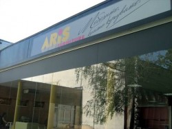 Най-новата мебелна къща на верига “Арис фърничър” отвори врати в Ботевград
