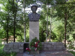 В ОУ „Христо Ботев” Лопян също почетоха своя патрон