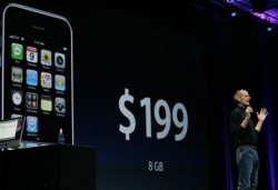 Стив Джобс анонсира iPhone 3G