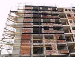 Мъж падна от скеле на улица “17 ноември”