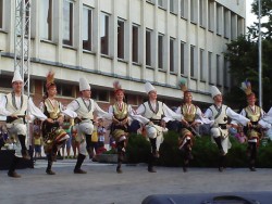 Празникът на Етрополе завърши с грандиозен концерт на ансамбъл „Българе” 