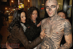 Мъж се превърна в зомби след 24 часа татуиране