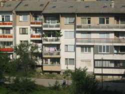 Брокери прогнозират поевтиняване на панелките в Ботевград