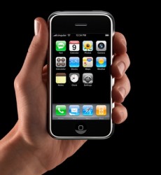 iPhone - водещ смартфон в Америка за месец юли