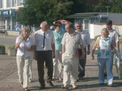 Гостите от Саранск поднесоха цветя на Паметника – костница в Скравена