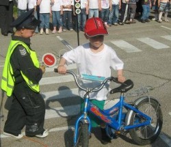 Стартира традиционната полицейска акция “Децата тръгват на училище. Да ги пазим на пътя!”