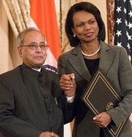 САЩ и Индия подписаха историческо ядрено споразумение
