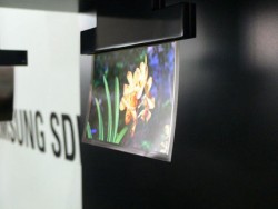Samsung с OLED-панел с дебелина на човешки косъм
