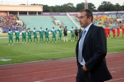 Стоилов заминава на стаж в Англия