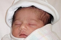 Роди се първото в света бебе от трансплантиран яйчник