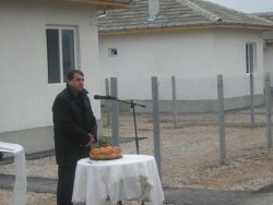Зам.-председателят на партия “Еврома” присъства на откриването на първите ромски къщи