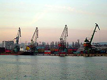 Пристанище Варна е затворено