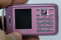 Миниатюрният телефон Neo 808i
