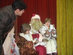 Дядо Коледа раздаде подаръци на децата от ЦДГ “Слънце”