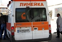 Кола блъсна линейка в Габрово