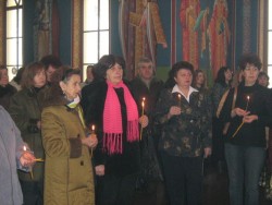 Десетки посетиха черквата "Успение на Пресвета Богородица" да се помолят за здраве на онкоболните в общината