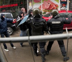 21 - в болница, след сблъсъците пред парламента