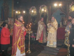 Стотици жители на община Ботевград се поклониха пред мощите на Свети Харалампий