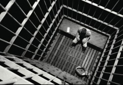 Двойничка на престъпница лежи 9 дни в затвора