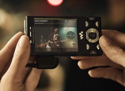 Sony Ericsson W995 е първият телефон с MediaGo