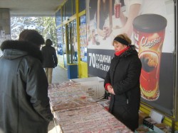 Цените на мартениците са почти същите като миналата година, твърдят търговци