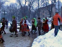 Кукери от Челопеч се включиха в празничното шествие на нашите самодейци