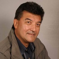 21 картини на Камен Нам са подредени в Градската художествена галерия