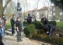 Ученици от ПГТМ “Христо Ботев” облагородиха мястото около паметника на своя патрон