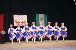 Танцов състав “Лъжанчета” ще участва в национален конкурс