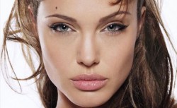 Анджелина Джоли е най-красивата жена на света според сп. "Vanity Fair"