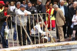 Възрастен мъж припадна в очакване на козунака гигант в Пловдив