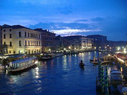 Венеция произвежда ток от водорасли