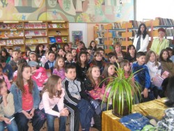 Писателката Лозинка Йорданова се срещна с ученици от трите основни училища в града