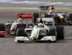 Бътън с трета победа за сезона след триумф в Бахрейн, Фетел втори на "Сахир", първи точки за Ферари