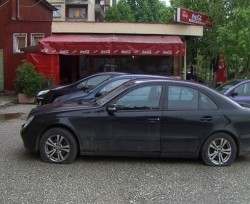 Нарязаха гумите на осем коли, паркирани около ресторант „България”