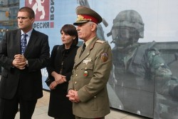 650 български военни ще посрещнат Гергьовден зад граница