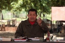 Чавес представи венецуелски мобилен телефон за $ 14