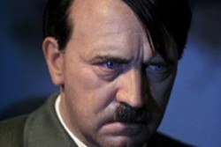 900 евро глоба за мъж, обезглавил восъчния Хитлер